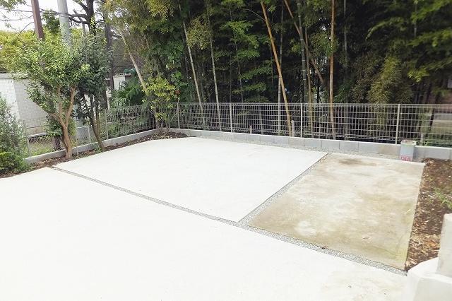 Parking lot. Local (September 10, 2013) Shooting