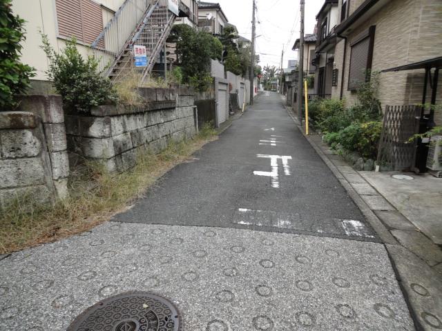 Local photos, including front road. Local (10 May 2013) Shooting