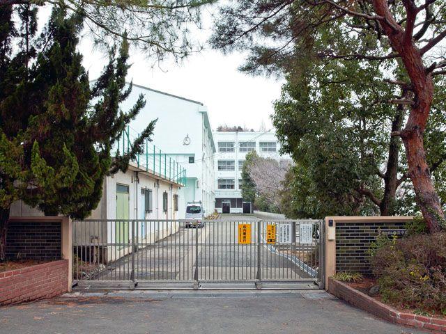 Junior high school. 850m to Yokohama Municipal Tsuoka junior high school