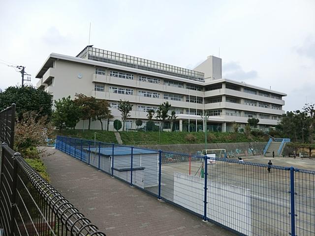 Primary school. Sakon'yama until elementary school 1600m