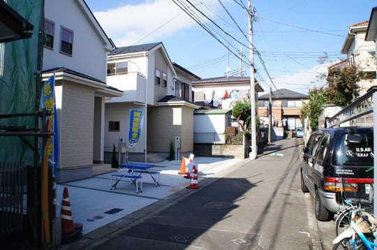 Local photos, including front road. Frontal road