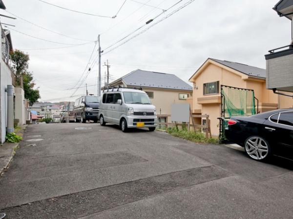 Local photos, including front road. Local (10 May 2013) Shooting