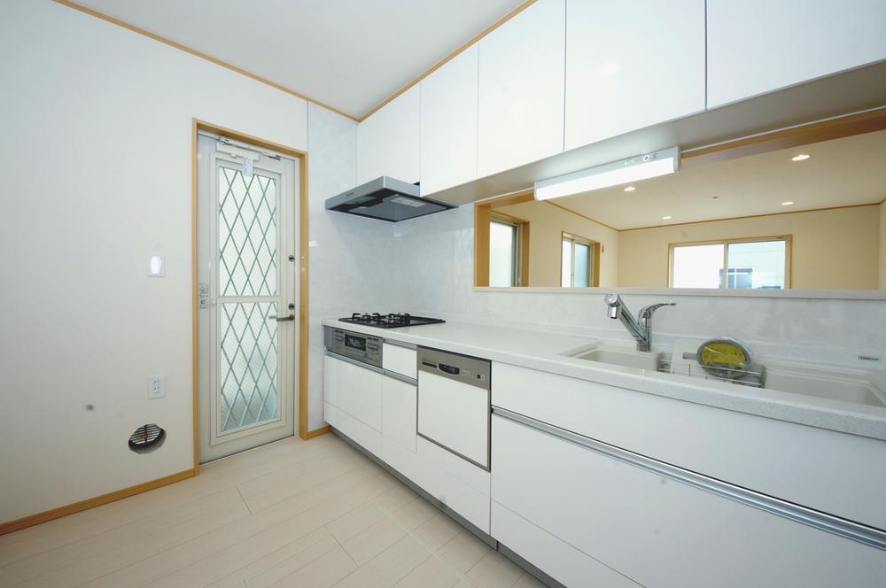 Kitchen. Excellent system kitchen in functionality ・  ・ Dishwasher