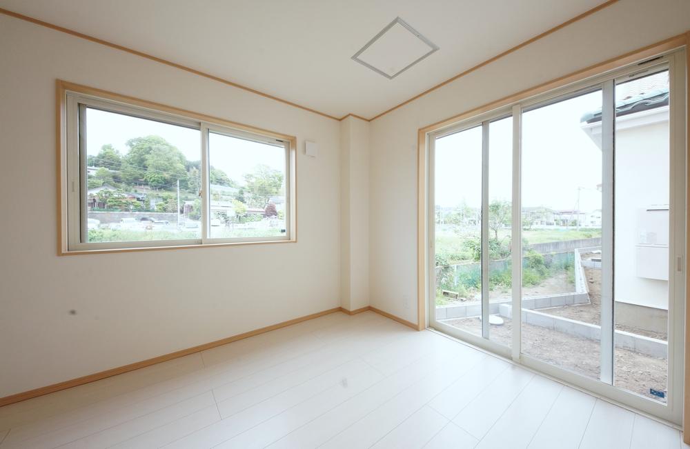 Non-living room. Bright living room with two-sided lighting