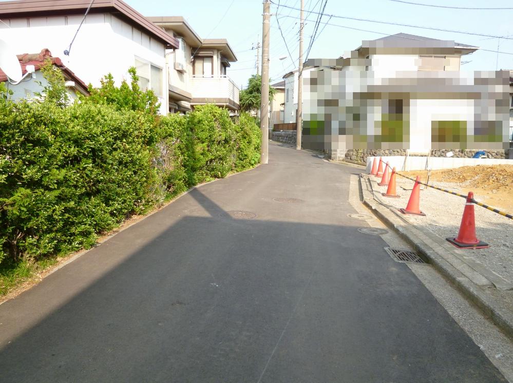 Other local. Front road width about 4.2m (5 May 2013) Shooting