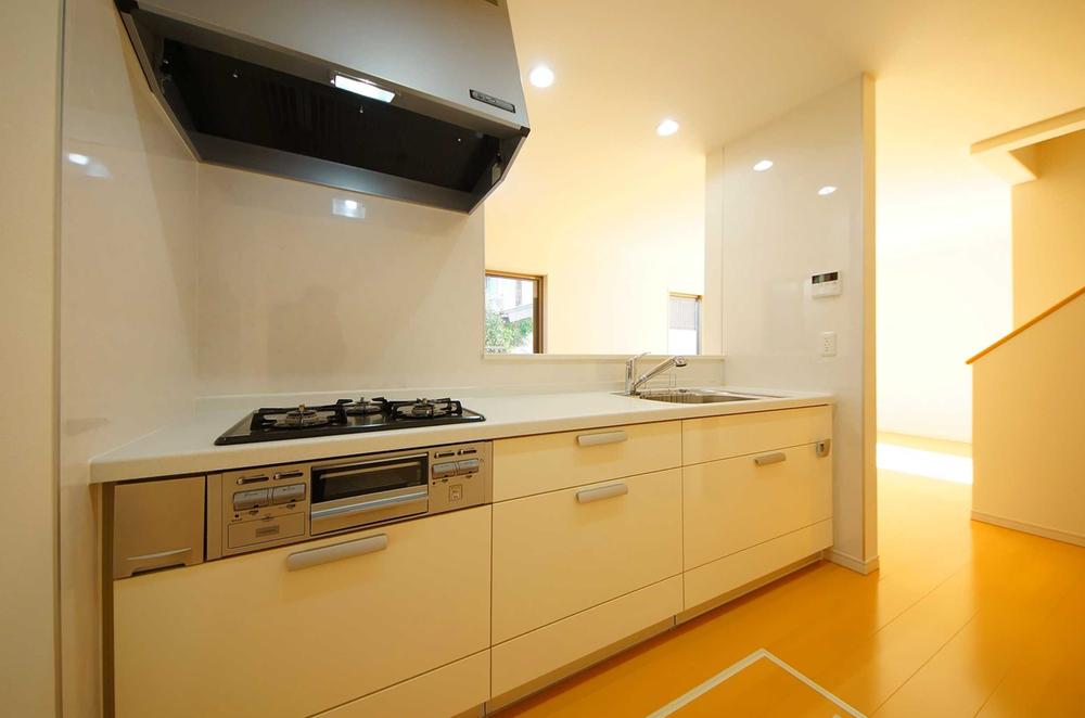 Kitchen. Indoor (12 May 2013) Shooting, This is a system kitchen of artificial marble counter.