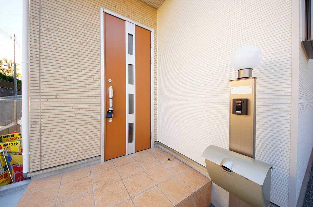 Entrance. Local (12 May 2013) Shooting, It is the entrance door to take the lighting.