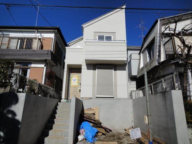 Local appearance photo. Local (12 May 2013) Shooting