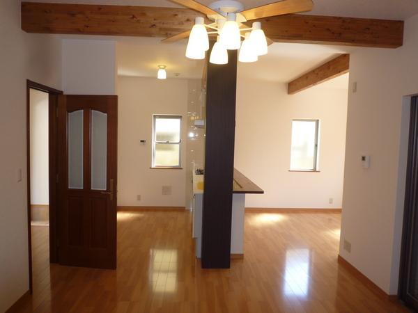 Living. Clean living of the show beams