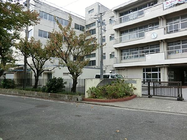 Junior high school. 1300m to Yokohama Municipal Imajuku junior high school