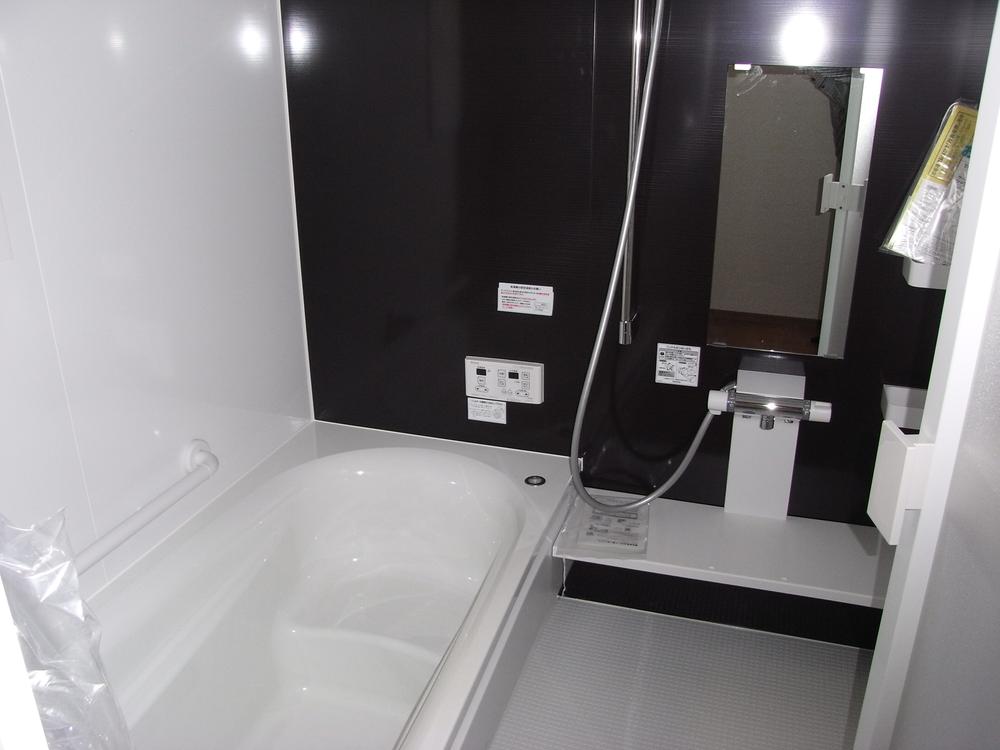 Bathroom. Building 3 Indoor (December 5, 2013) Shooting