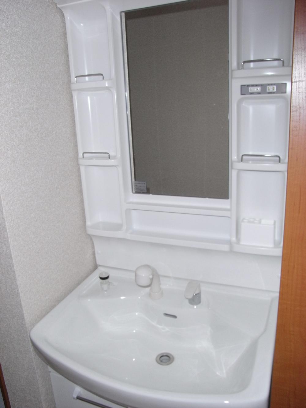 Wash basin, toilet. Building 3 Indoor (December 5, 2013) Shooting