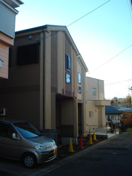 Local photos, including front road. Local (12 May 2013) Shooting