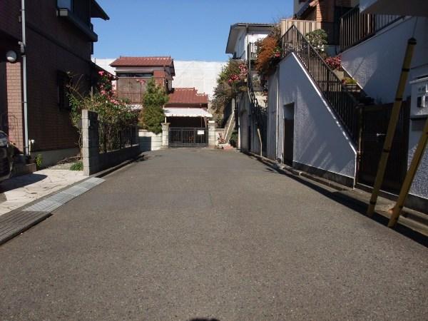 Local photos, including front road. Local (12 May 2013) Shooting It is a photograph of the west front road. Since there are about 5m, Bright road.