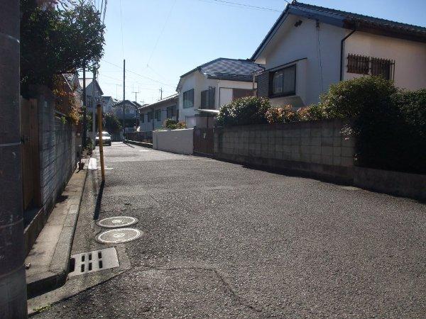 Local photos, including front road. Local (12 May 2013) Shooting