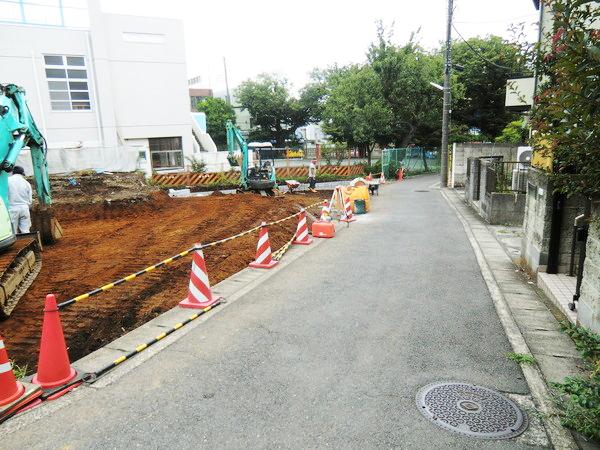 Local photos, including front road. Local (09 May 2013) Shooting