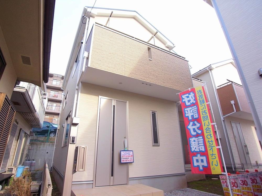 Local appearance photo. Stylish and modern appearance! The building, which was exhausted thought the color coordination! Please come home I will be fun! Local (12 May 2013) Shooting