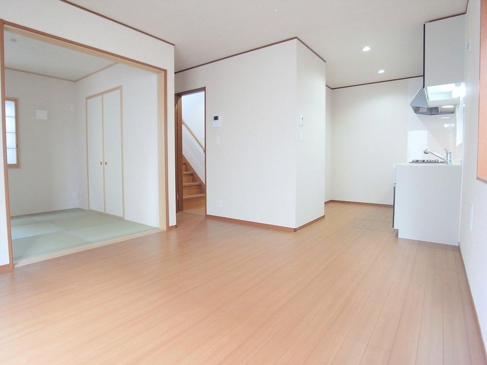 Living. Following the room of the Japanese-style you can use spacious if there! We are happy to build on the wife if there are housed in each room! Indoor (12 May 2013) Shooting