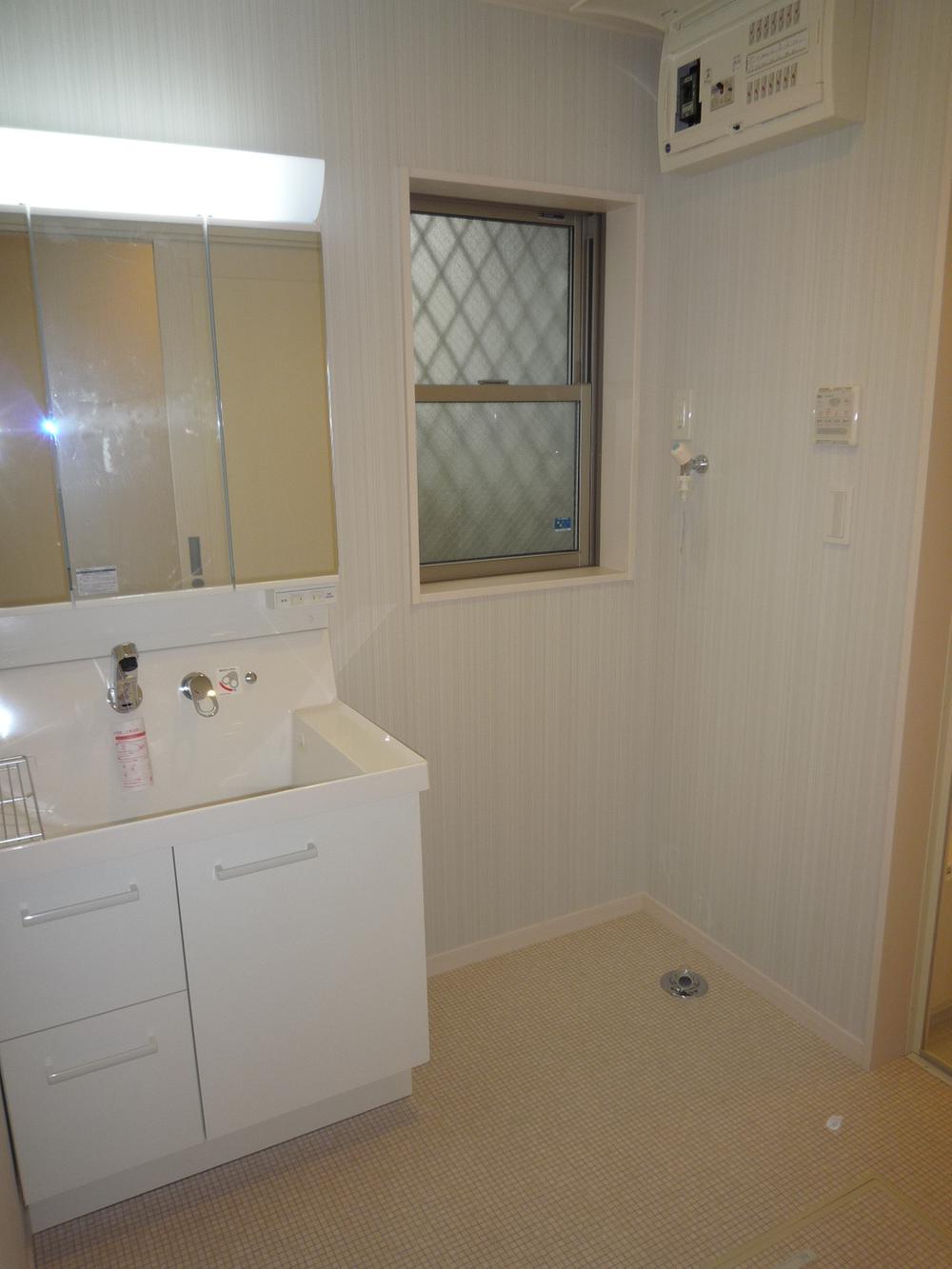 Wash basin, toilet. Indoor (September 2013) Shooting