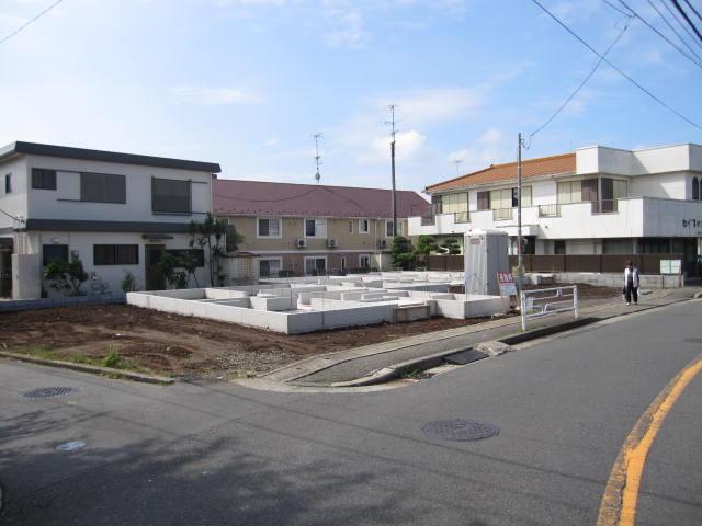 Local photos, including front road. Local (10 May 2013) Shooting