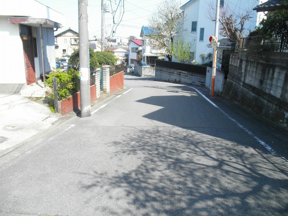 Other local. It is a front road 6.5m.