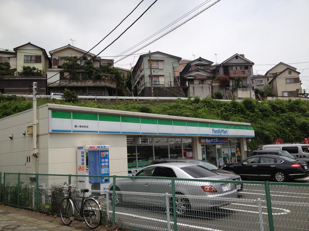 Convenience store. FamilyMart Tsuruke Peak Honcho store up (convenience store) 640m