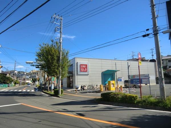 Shopping centre. 1303m to UNIQLO Yokohama Futamatagawa shop