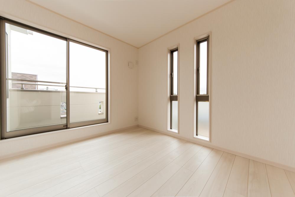 Non-living room. Bright living room with two-sided lighting ・  ・ It offers views of the distant