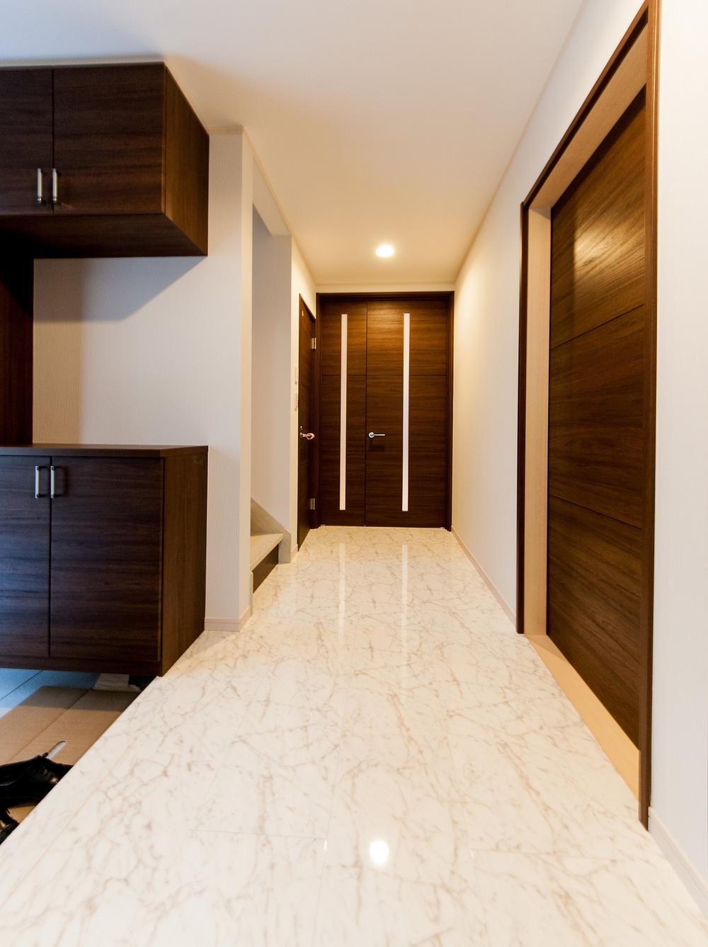 Entrance. Entrance area of ​​the spacious elegant atmosphere