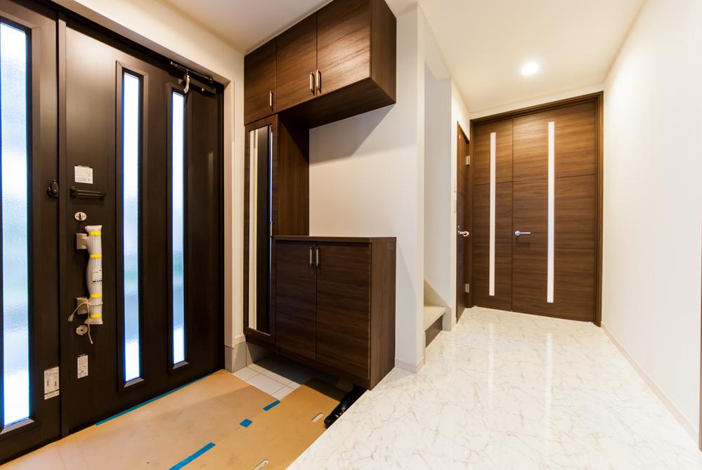 Entrance. Entrance area of ​​the spacious elegant atmosphere