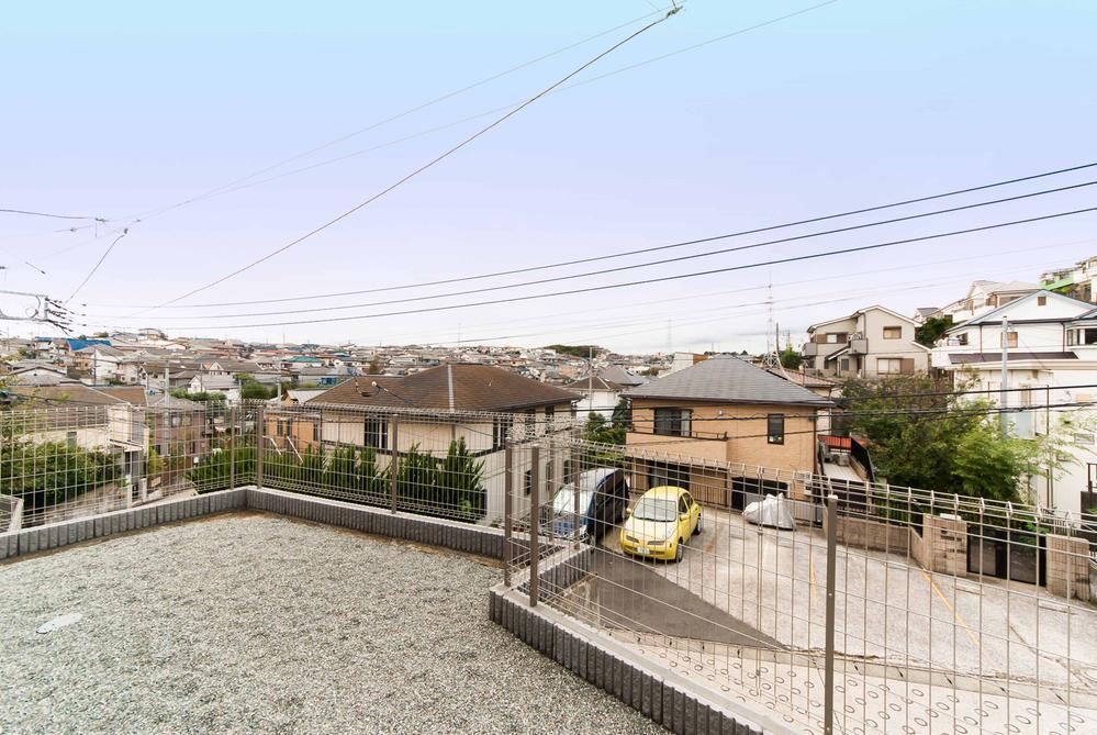 View photos from the dwelling unit. The south side of the view has opened. Exposure to the sun, Open feeling good