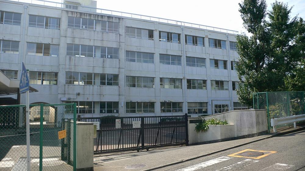 Junior high school. Minamikibogaoka until junior high school 500m