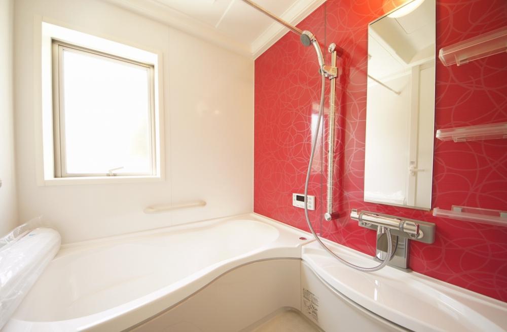 Bathroom. Indoor (September 2013) Shooting, This is a system bus of 1 square meters size with a window.