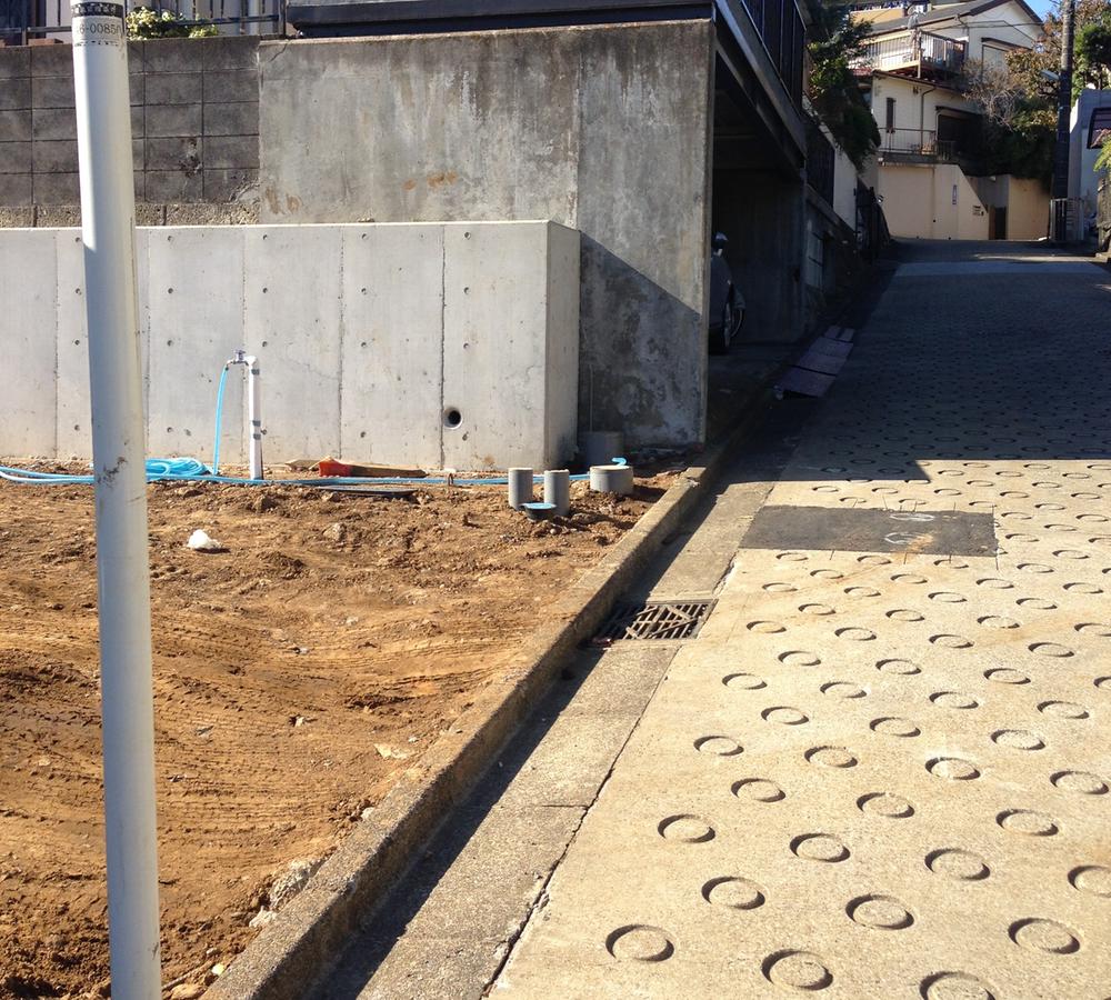 Local photos, including front road. Local (11 May 2013) Shooting