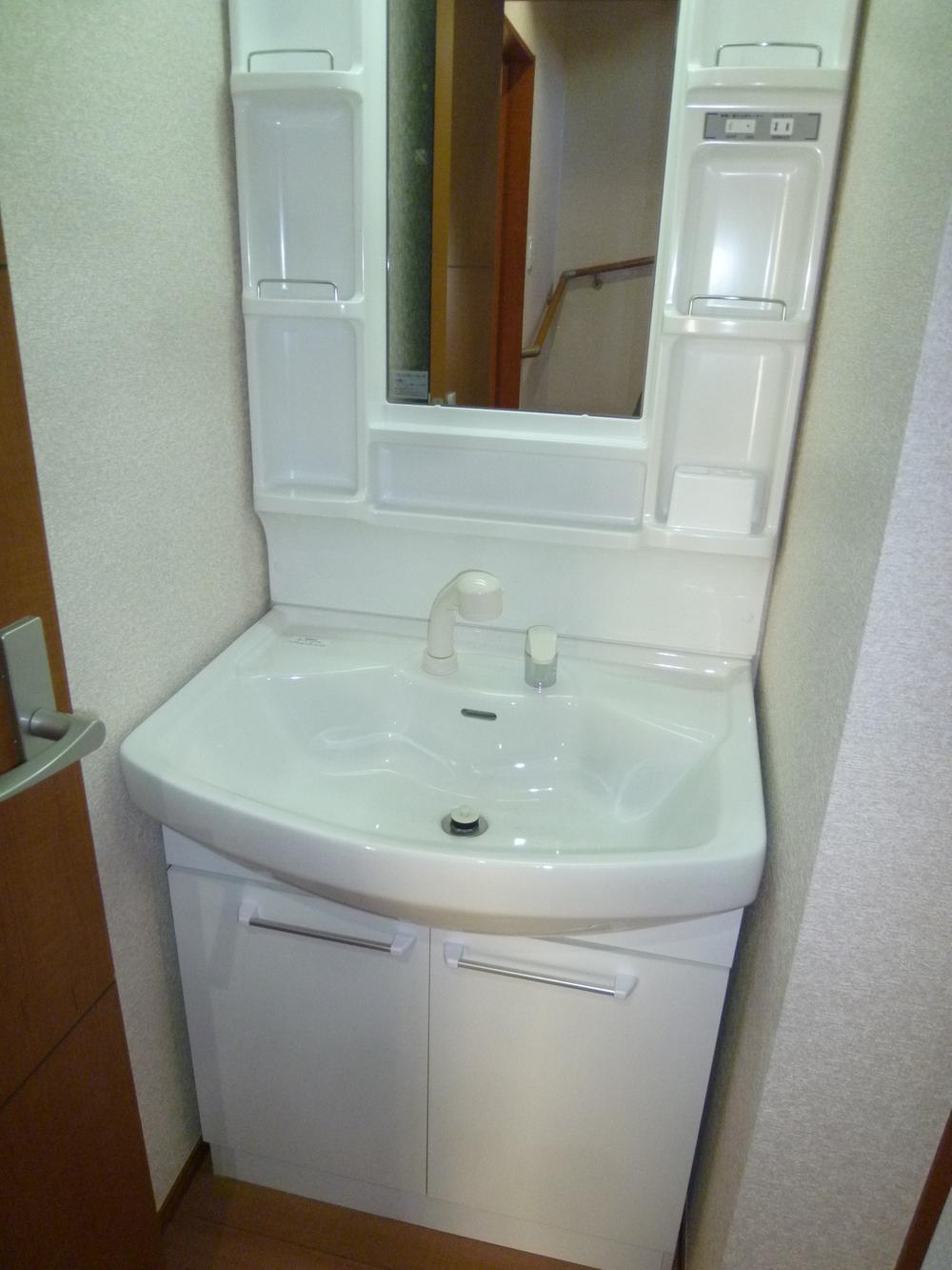 Wash basin, toilet. Indoor (December 6, 2013) Shooting