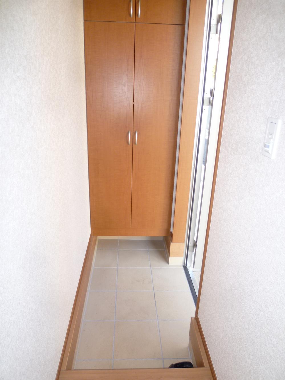 Entrance. Local (December 6, 2013) Shooting