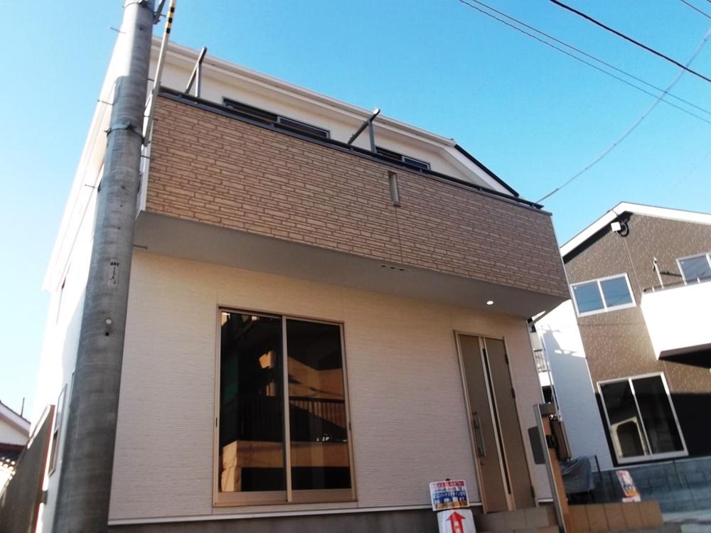 Local appearance photo. Building 3