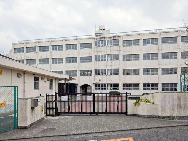 Junior high school. 650m to Yokohama Municipal Minamikibogaoka junior high school