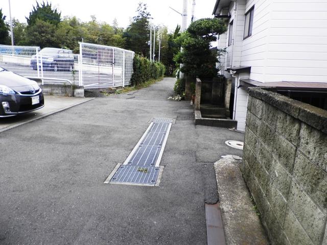 Local photos, including front road. Local (12 May 2013) Shooting