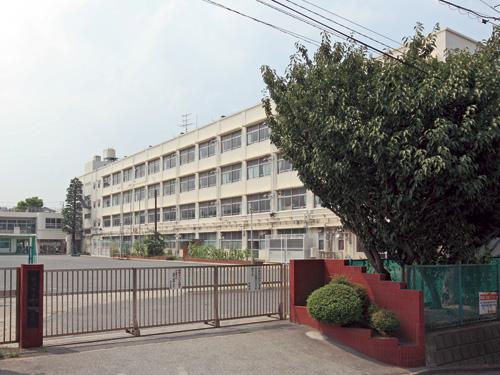 Primary school. Nakazawa to elementary school 720m