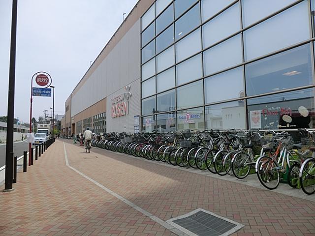 Supermarket. It is convenient to Tachiyore on the way home from work because it is in front of the station 1300m to Sotetsu Rosen Tsurugamine shop! !