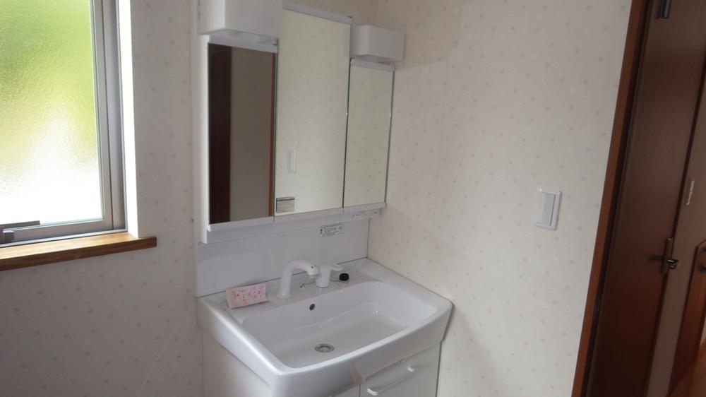 Wash basin, toilet. Indoor (10 May 2013) Shooting