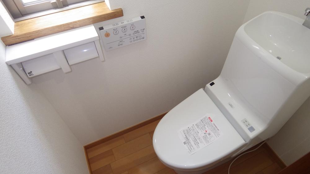 Toilet. Indoor (10 May 2013) Shooting