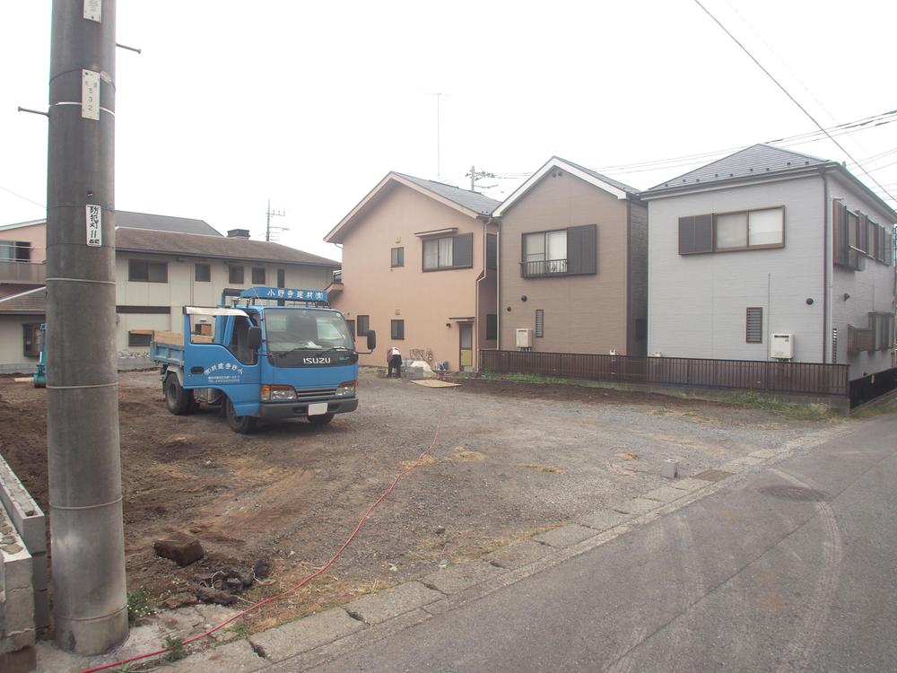 Local photos, including front road. Local (10 May 2013) Shooting