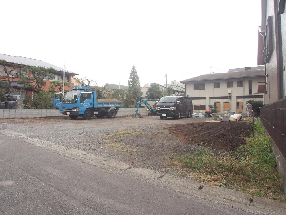 Local photos, including front road. Local (10 May 2013) Shooting