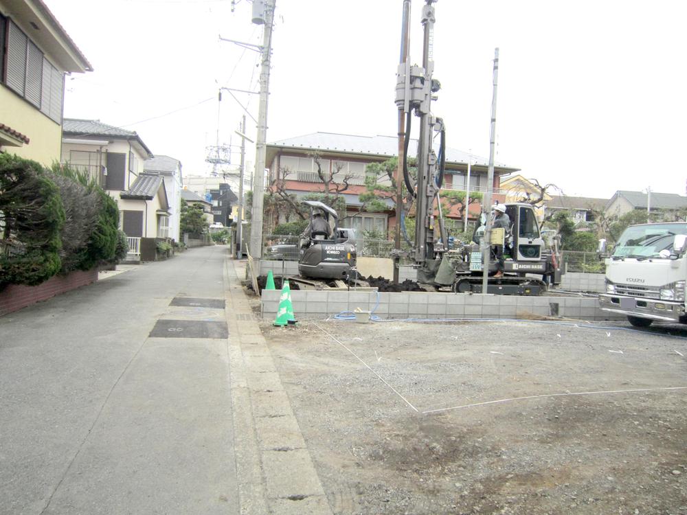 Local photos, including front road. Local (10 May 2013) Shooting