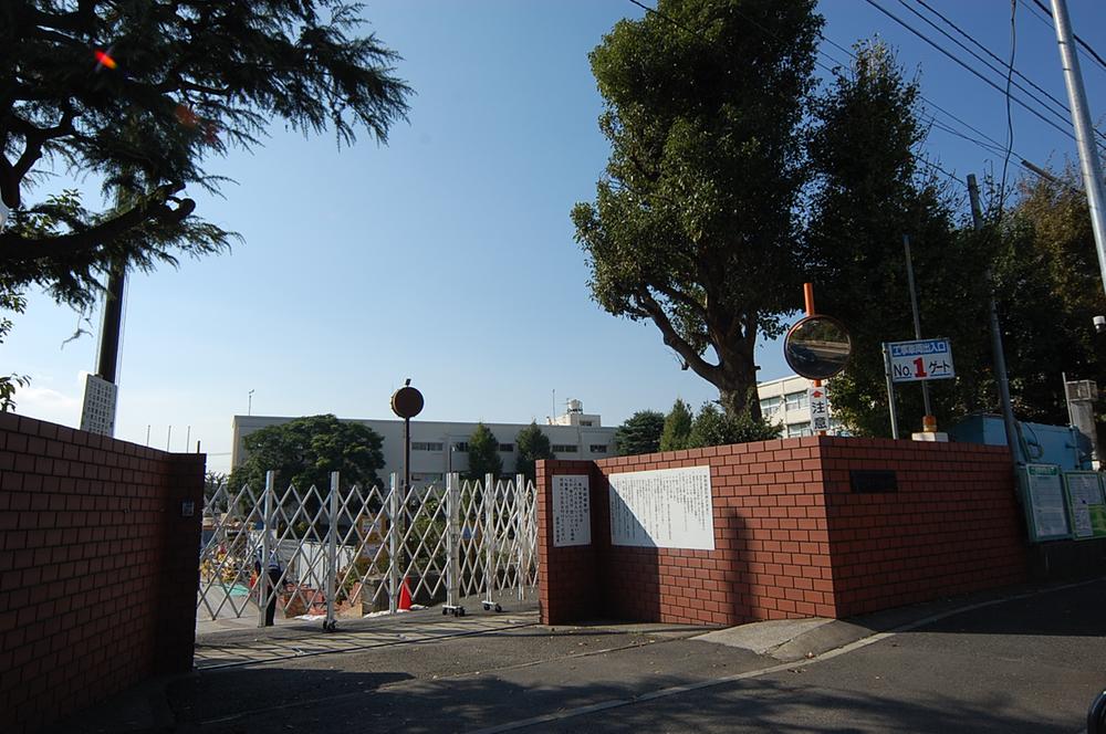 Primary school. 777m to Yokohama Municipal Tsuoka Elementary School