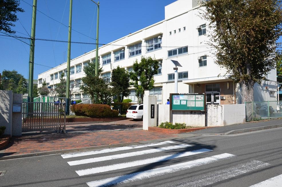 Junior high school. Tsurukemine until junior high school 160m