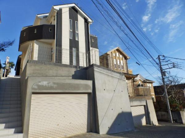 Local photos, including front road. Even simple front road and out of the car