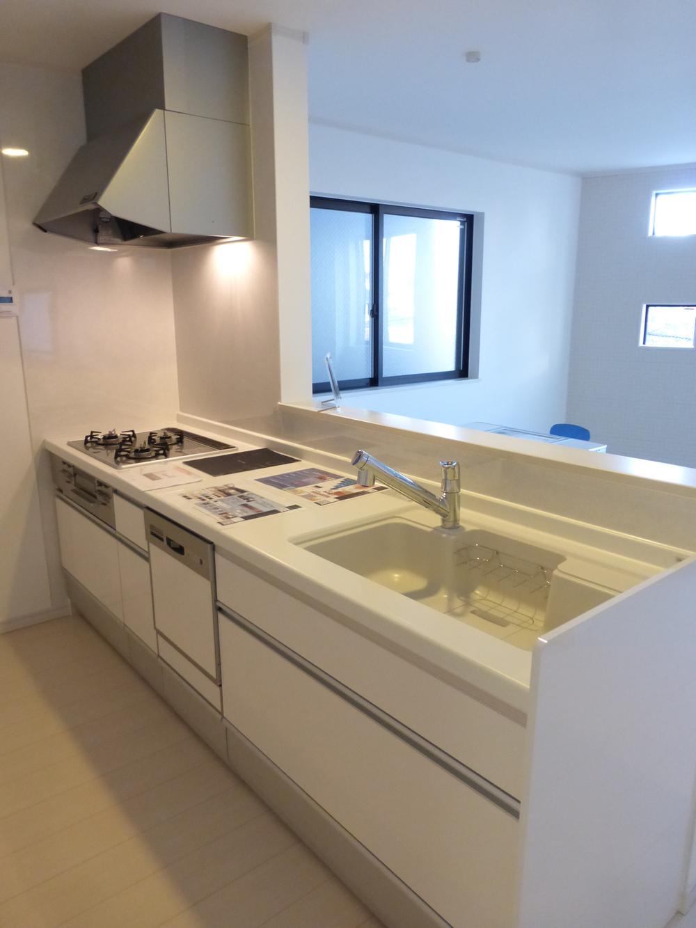 Kitchen. Indoor (December 15, 2013) Shooting Popular counter kitchen ☆ Plenty of storage